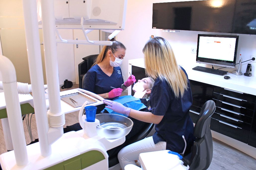Zahnarzt Zahnarztpraxis Behandlungen Potsdam Groß & Groß